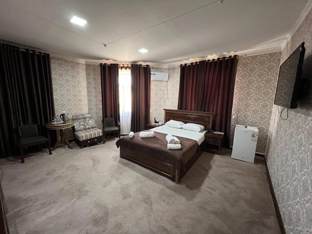 Hotel Crystal Palace Urgentj Eksteriør billede