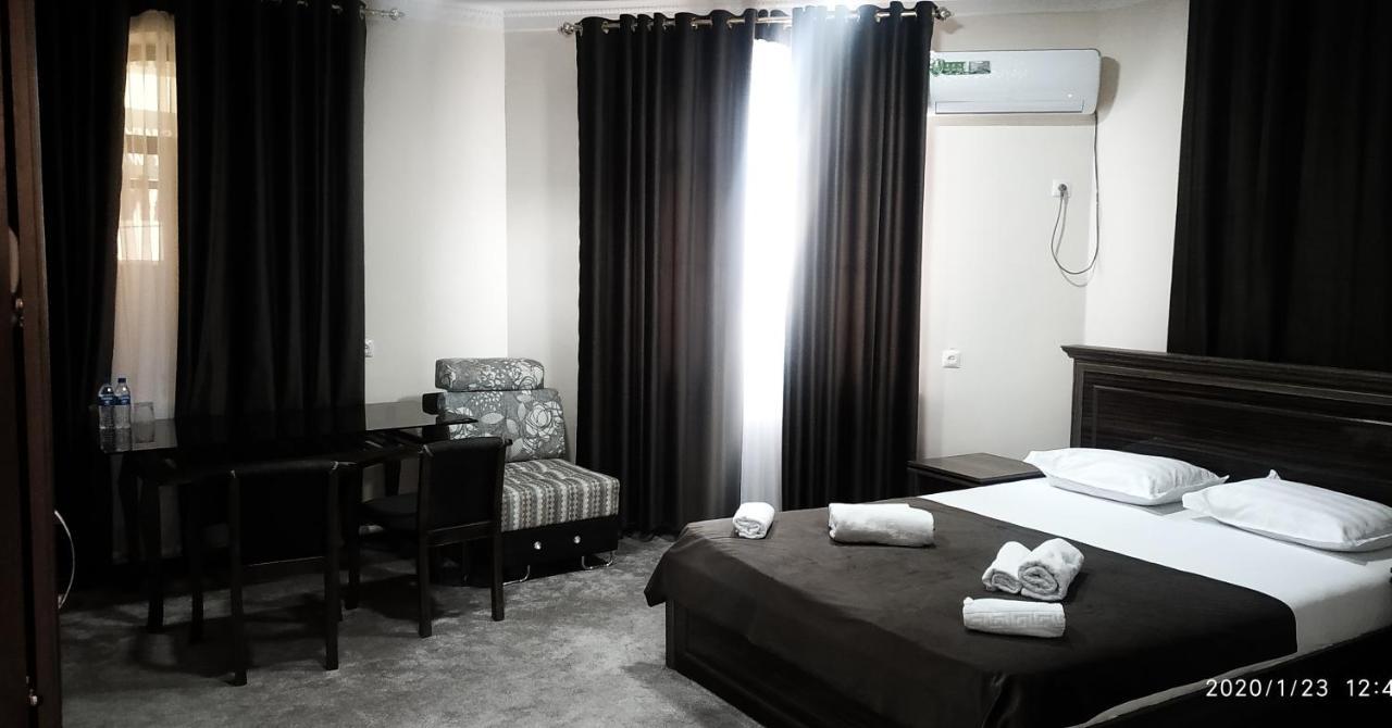 Hotel Crystal Palace Urgentj Eksteriør billede